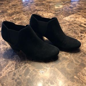 Vaneli ankle booties